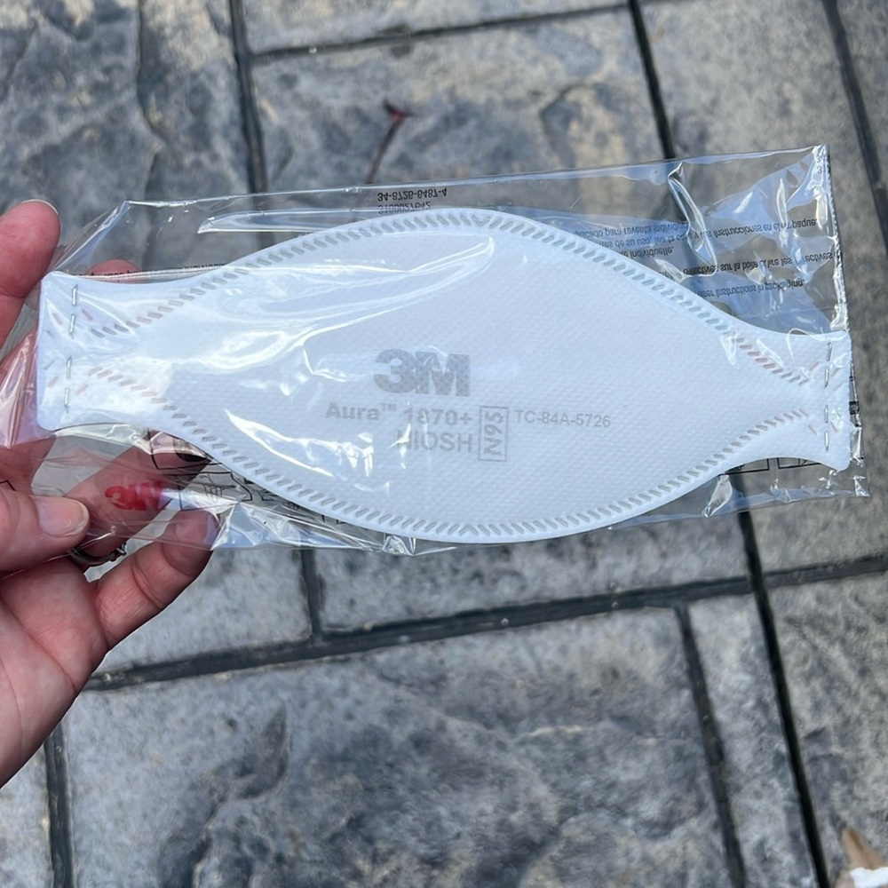 3M N95 Aura 1870+ masks sealed in plastic. Bundle of 12
